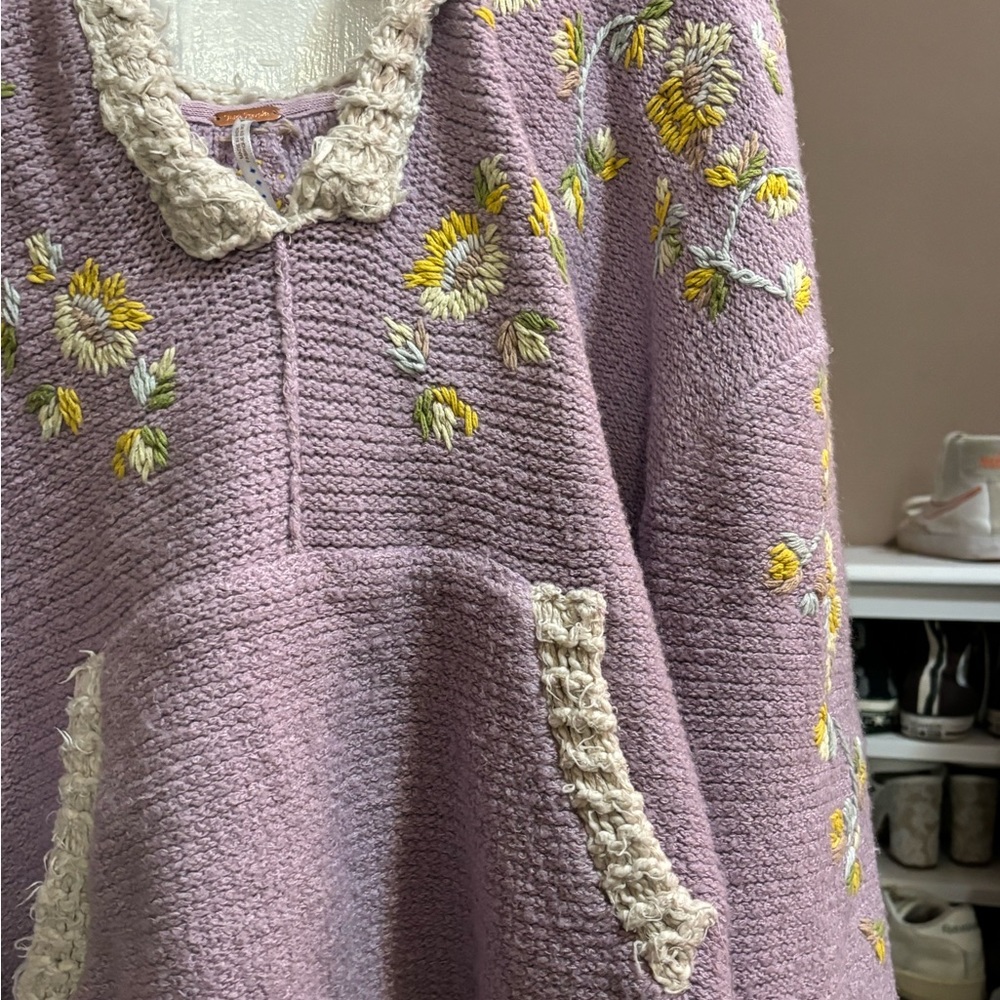 BEAUTIFUL free people sweater!